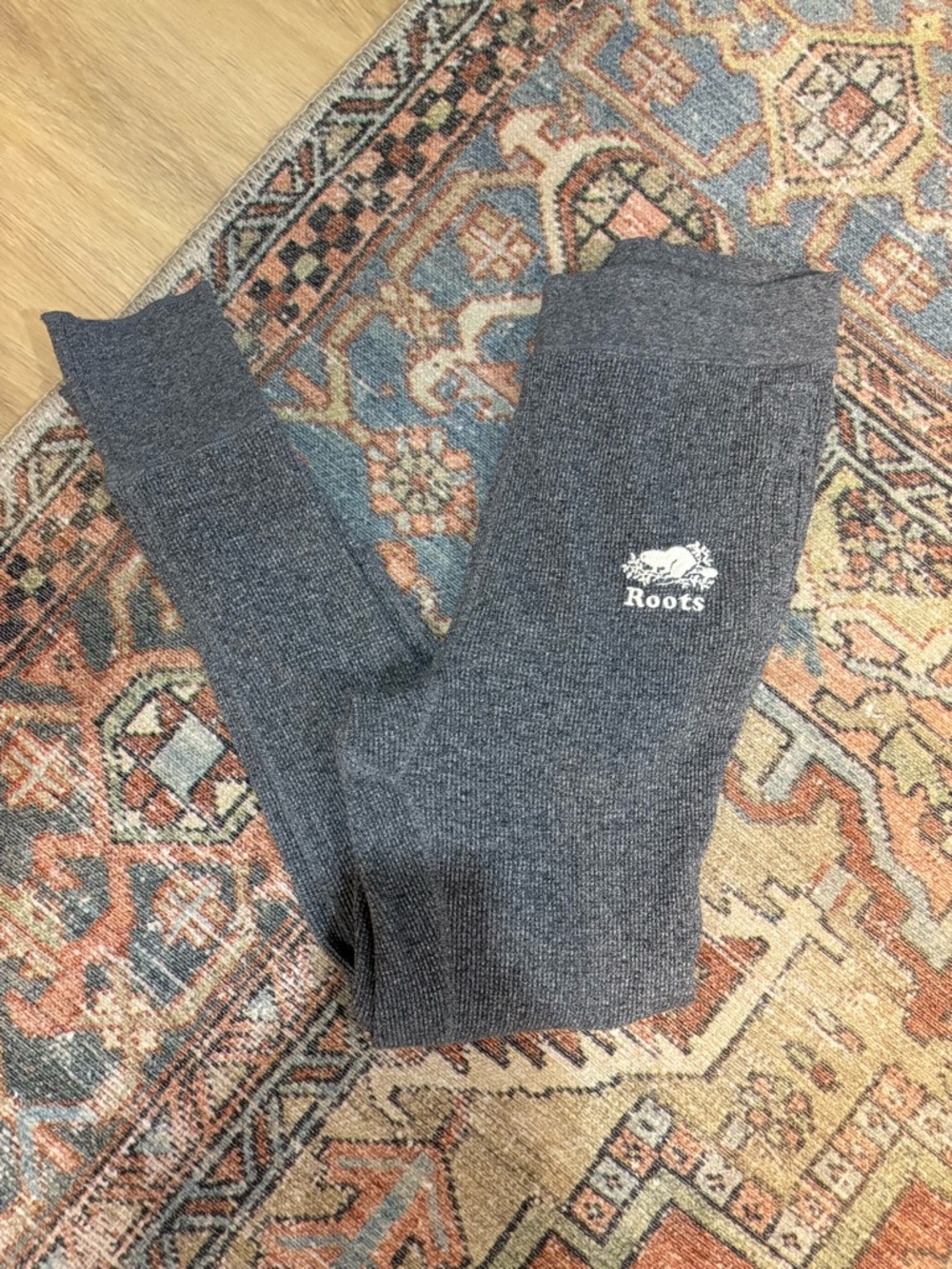 SALE 🌟 ROOTS | Gray Knit Leggings